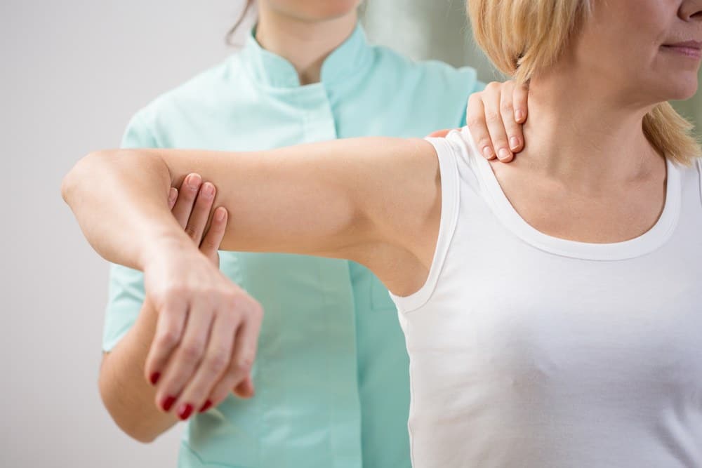 דלקת גידים בכתף: סיבות ודרכי טיפול